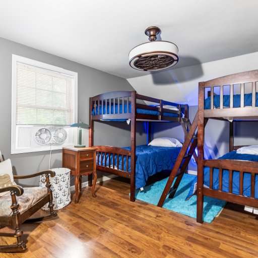Bunk room - two bunk beds, four twin mattresses