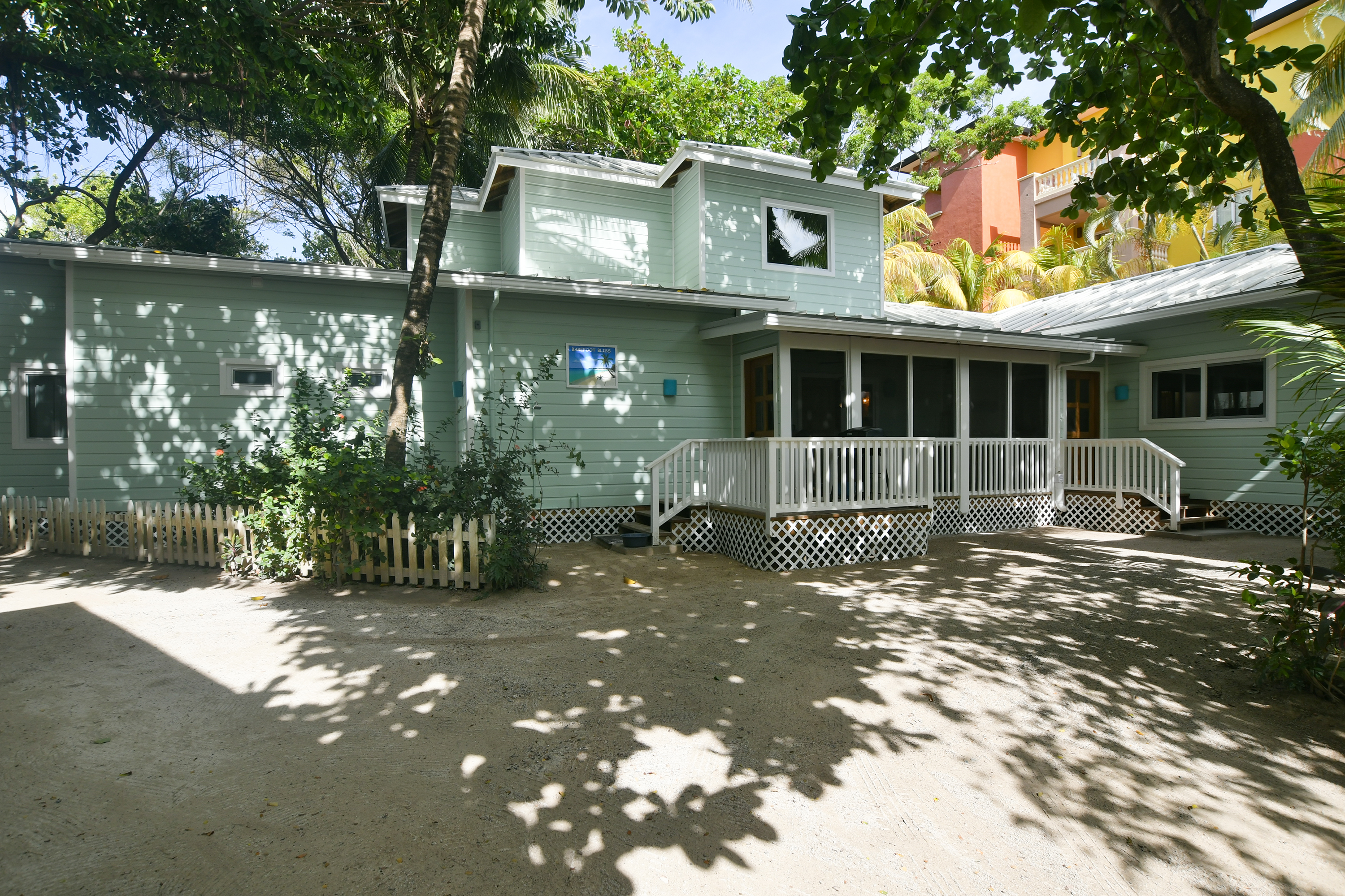 Barefoot Bliss by Island House Vacation Rentals in West Bay, Bay Islands Department