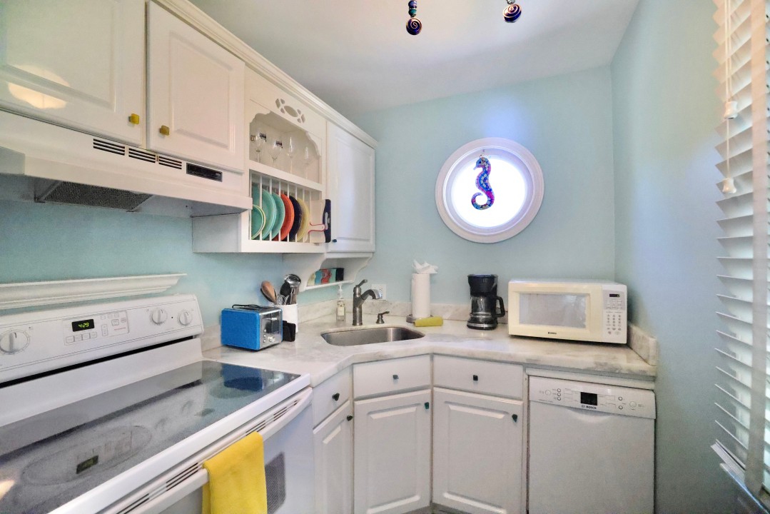 Shipyard Poolside — Kitchen