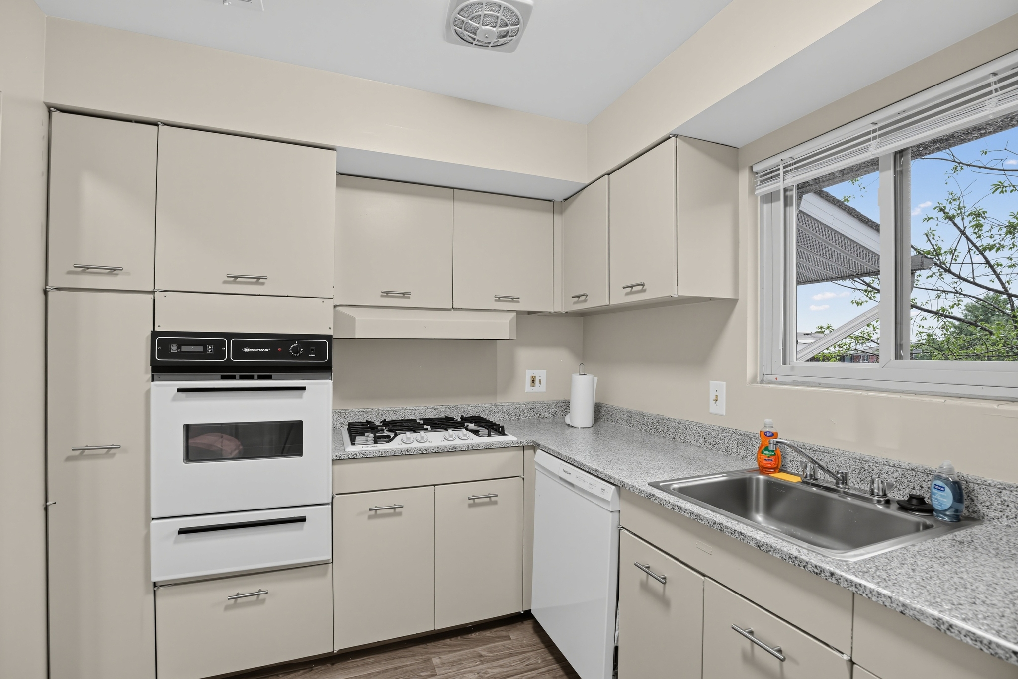 Milbrook Park Apartments 13 CB
