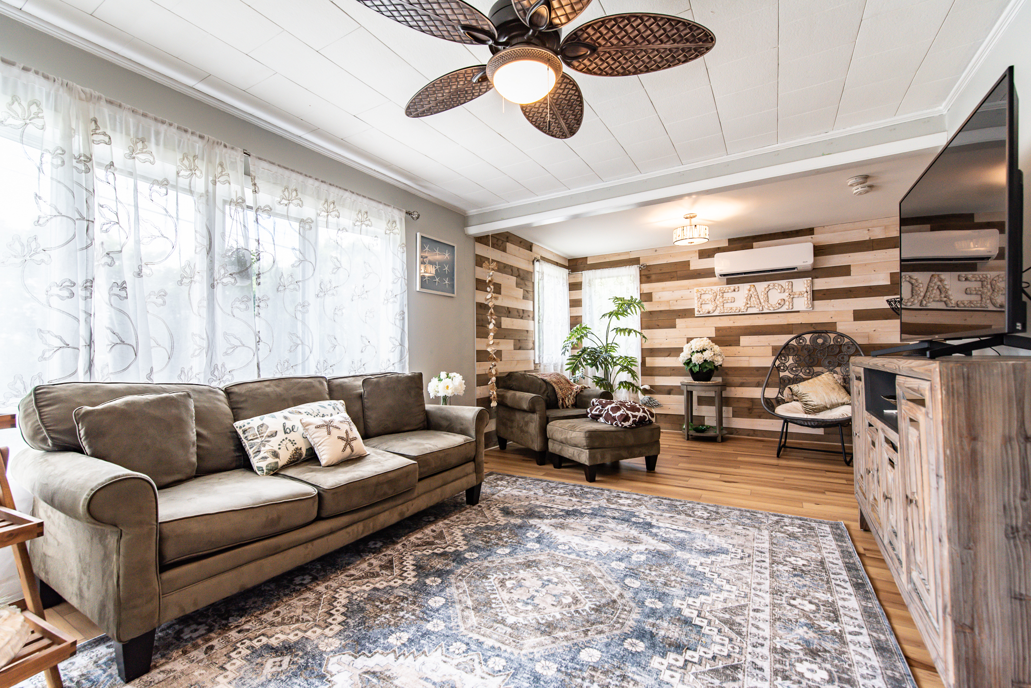 Cozy Sand Hill Cove Cottage, 1/2 mile from Beach! in Narragansett, RI