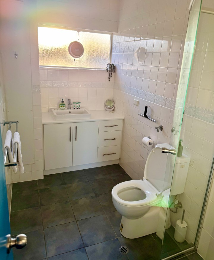 Dolphins 7 - modern bathroom includes a refreshing shower and a convenient wash basin